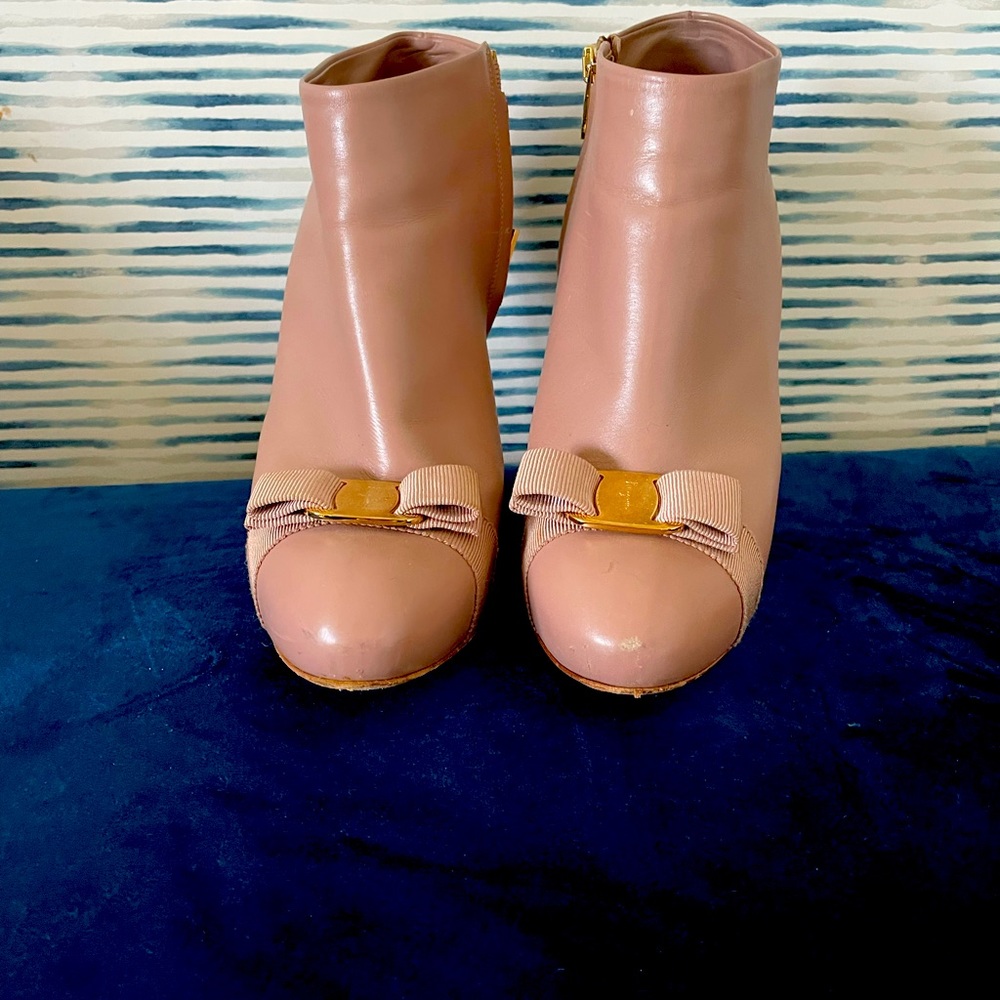 Ferragamo women’s booties Nude color lightly worn